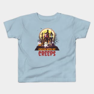 chillin with my creeps - Hallowean Kids T-Shirt